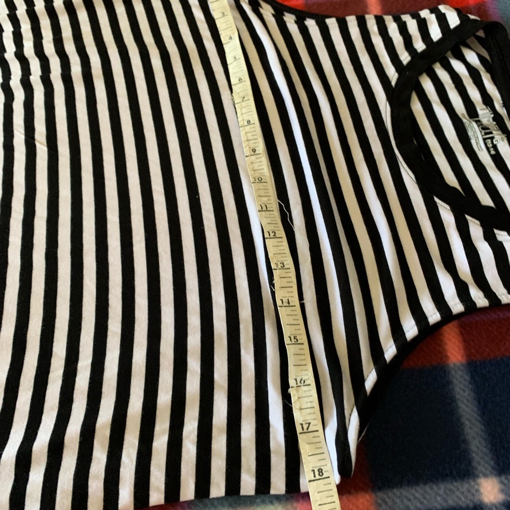 Sleeveless A Line dress with Pockets - Picture 3 of 9